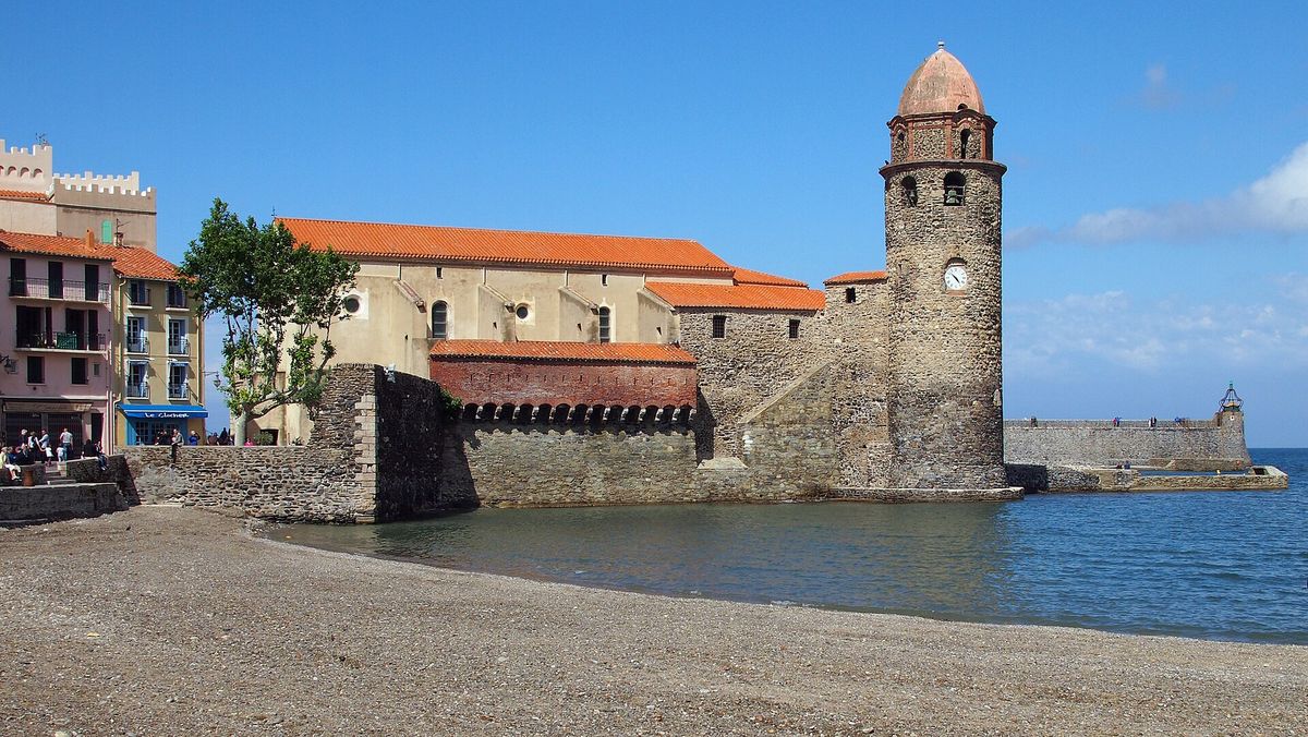 Collioure: the Notre-Dame-des-Anges church and its bell tower on the edge of the beach
