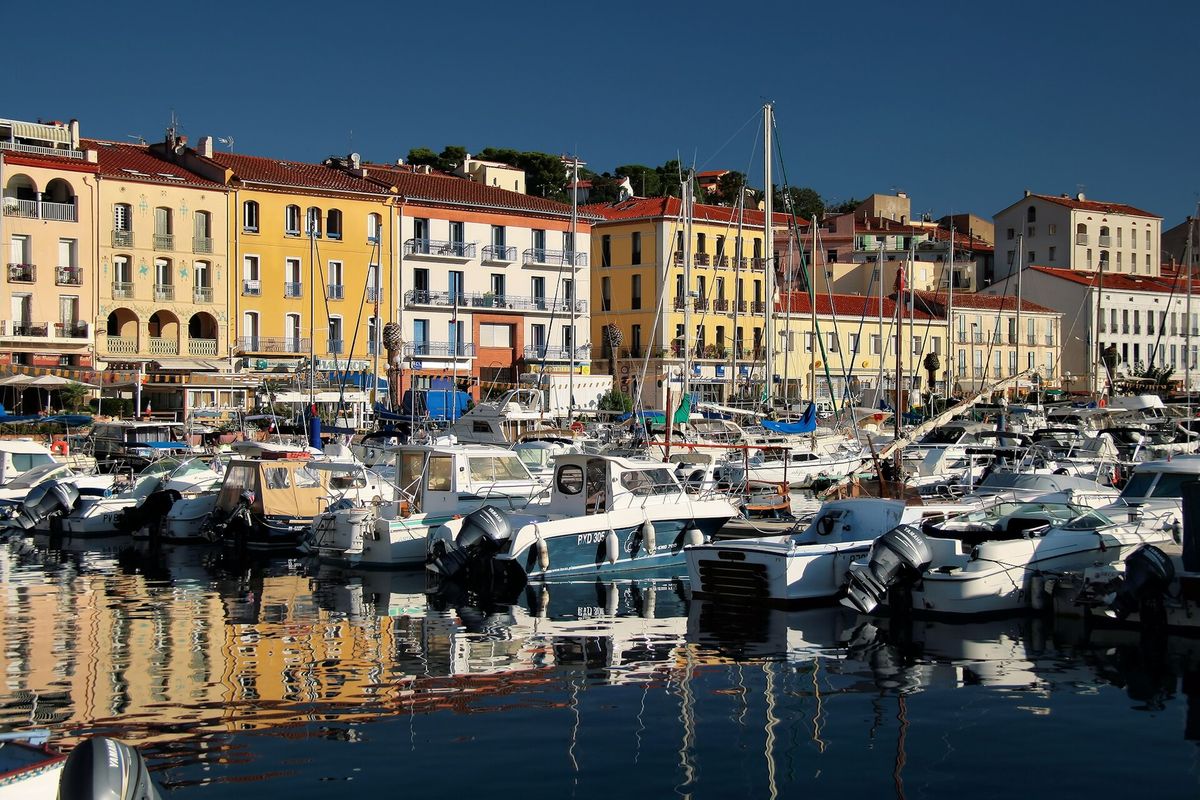 Boats moored in front of the colourful facades of the Port-Vendres quays
