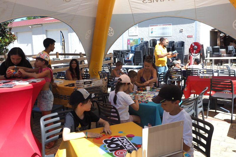 Ateliers créatifs et jeux de société, animation du camping l'Étoile d'Or
