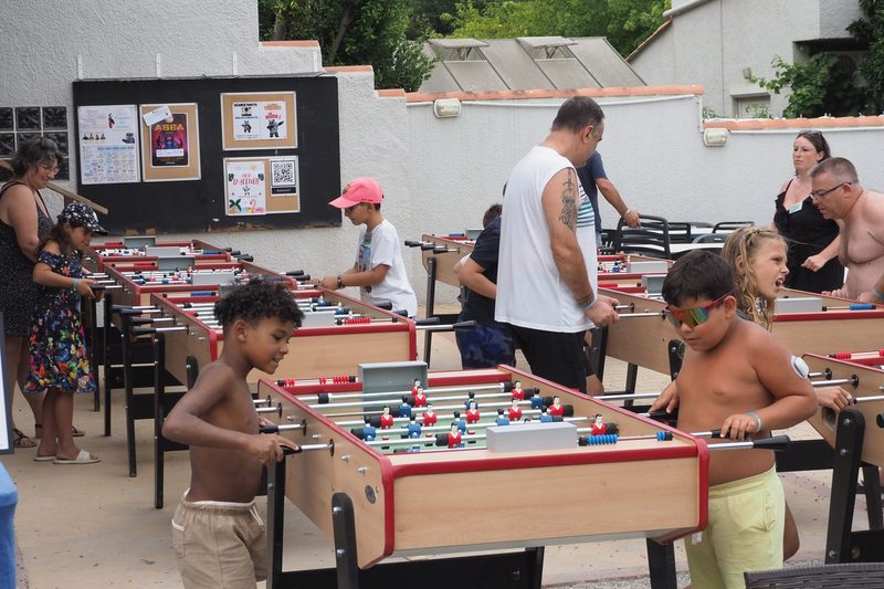 Tournoi de baby-foot en famille, animation du camping l'Étoile d'Or