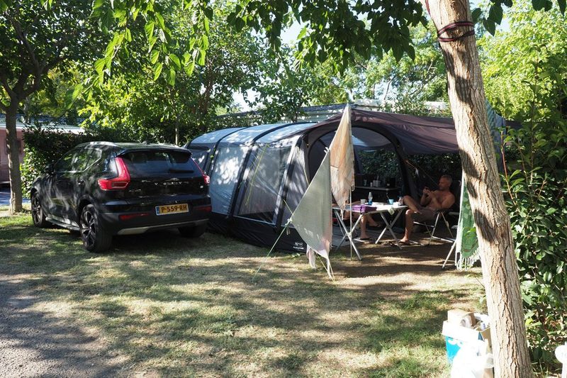 Tent onder de bomen, camping l'Étoile d'Or