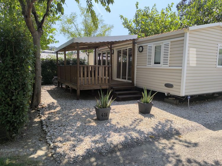 Volledig ingerichte stacaravan van binnen, camping l'Étoile d'Or