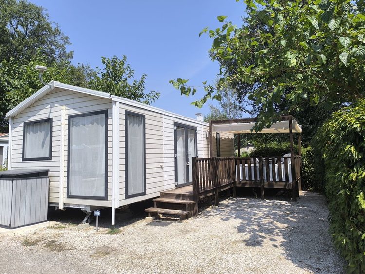Ruime stacaravan met eigen tuintje, camping l'Étoile d'Or