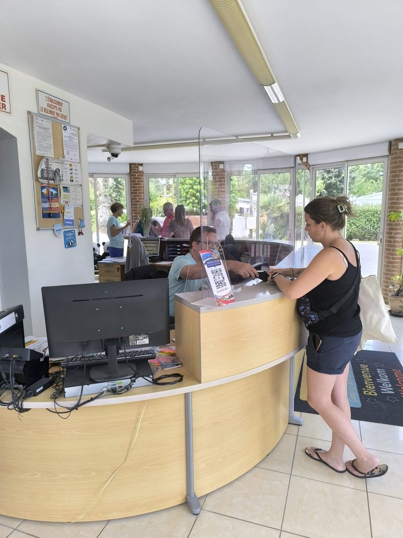 Reception desk, camping l'Étoile d'Or