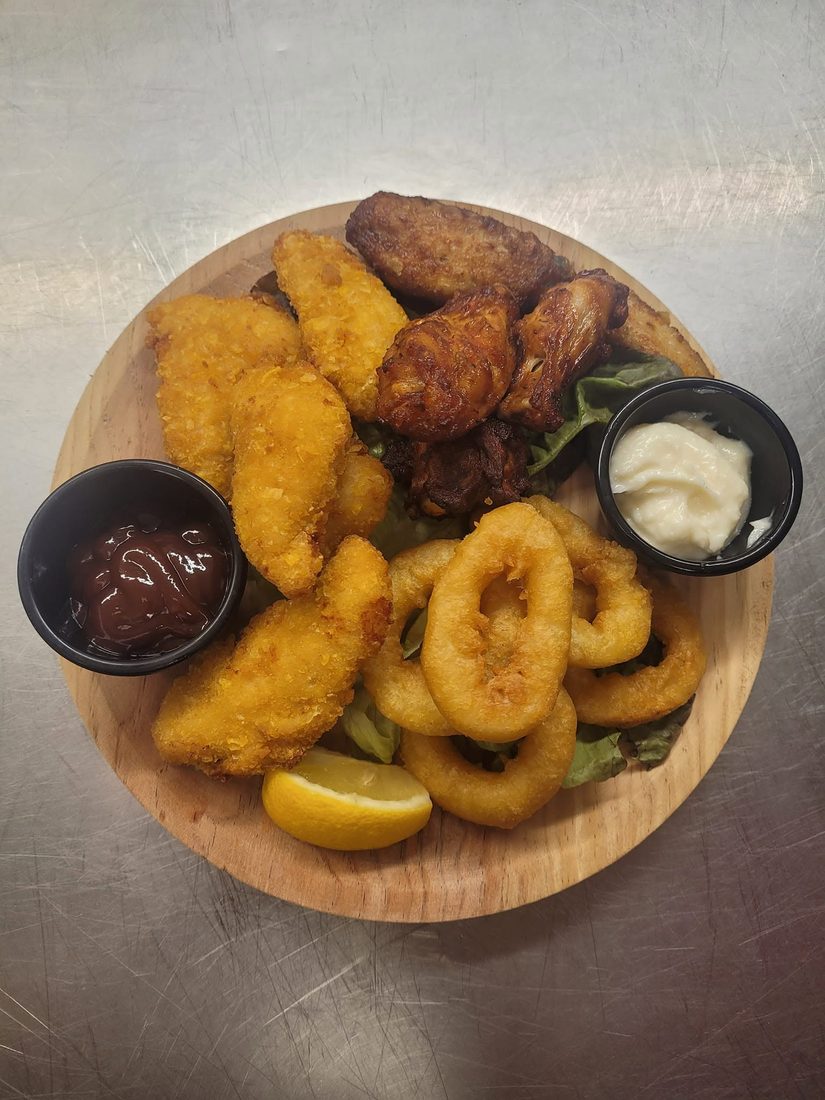 Mixed fried seafood platter, La Grande Voile