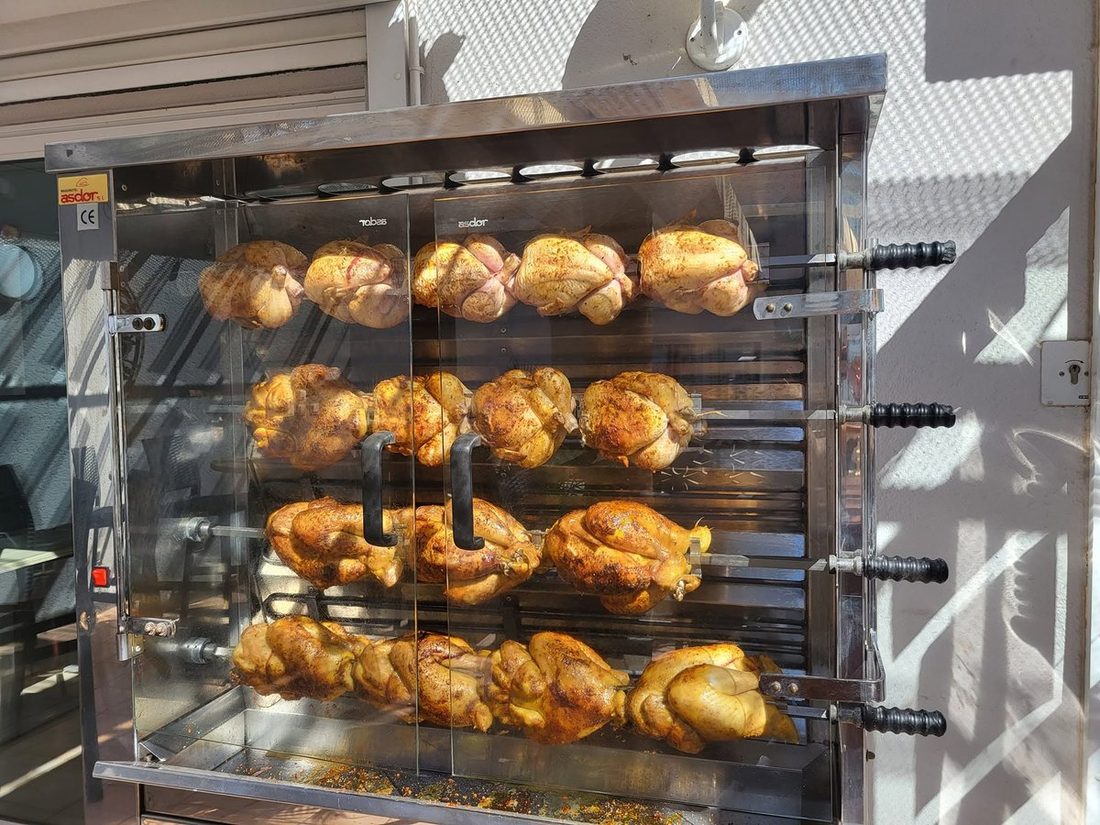 Spit-roast chickens, the rotisserie at camping l'Étoile d'Or