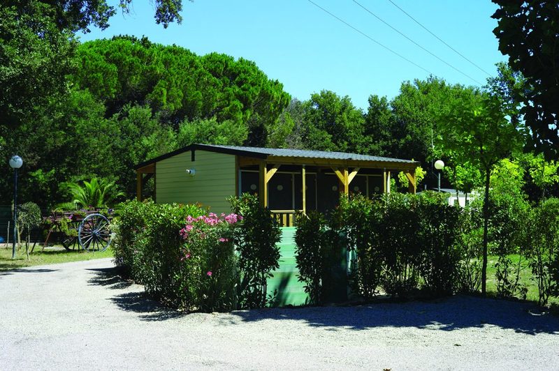 Sanitairgebouw nr. 1, buitenkant, camping l'Étoile d'Or