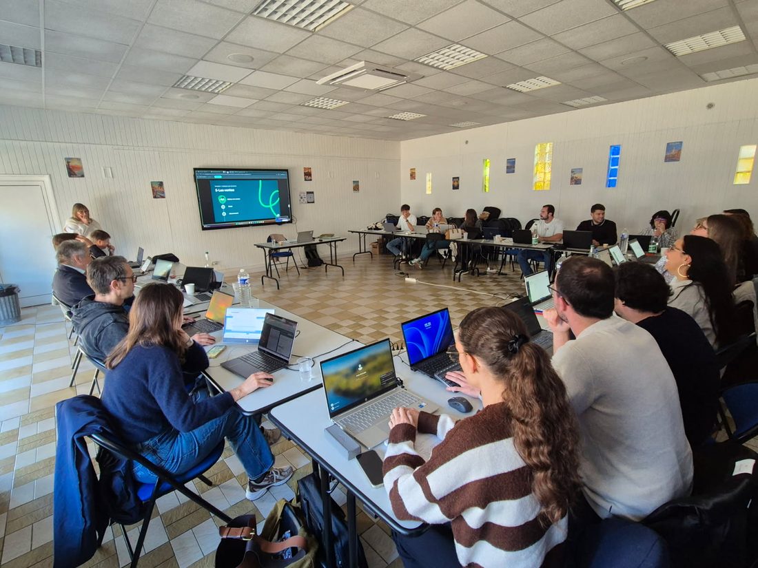Salle de séminaire en réunion de travail, camping l'Étoile d'Or